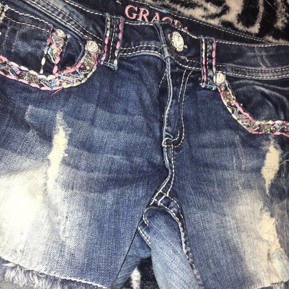 Grace in LA jean shorts - Picture 2 of 3
